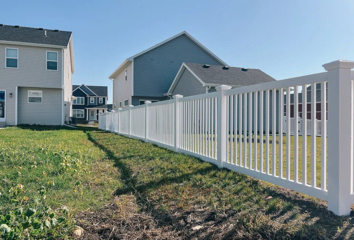 Elegant aluminum fence solutions